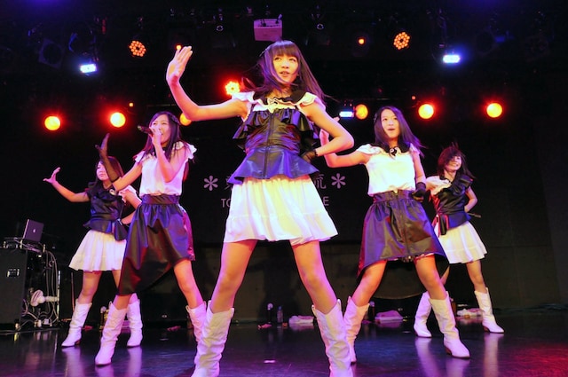 「東京女子流 2nd JAPAN TOUR 2012 ～Limited addiction～」の様子。