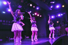 「東京女子流 2nd JAPAN TOUR 2012 ～Limited addiction～」の様子。