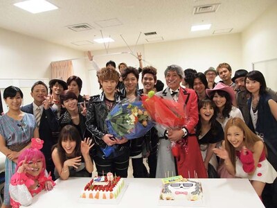 番組のトーク収録後、スタジオ前室で近藤房之助（B.B.クィーンズ）およびソンギュ（INFINITE）の誕生日が祝われた。