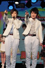 風男塾。写真左から愛刃健水、雪村涼真。