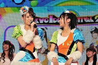 YGA。写真左から谷侑加子、小泉遥。