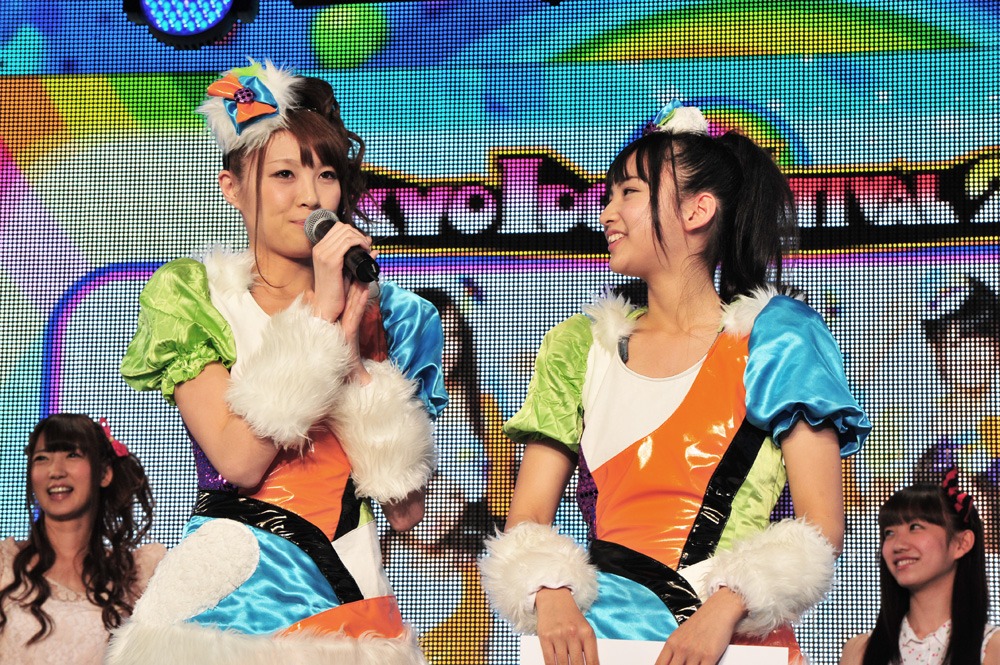 YGA。写真左から谷侑加子、小泉遥。