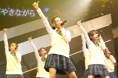 兒玉遥（写真中央） (C)AKS