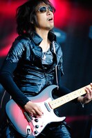 13日公演でのken（G）。