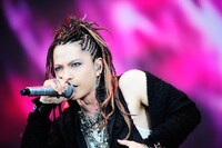 13日公演でのhyde（Vo）。
