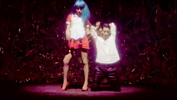 「ストロベリヰ」ビデオクリップの1シーン。