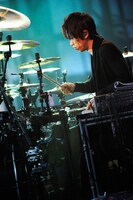 13日公演でのyukihiro（Dr）。