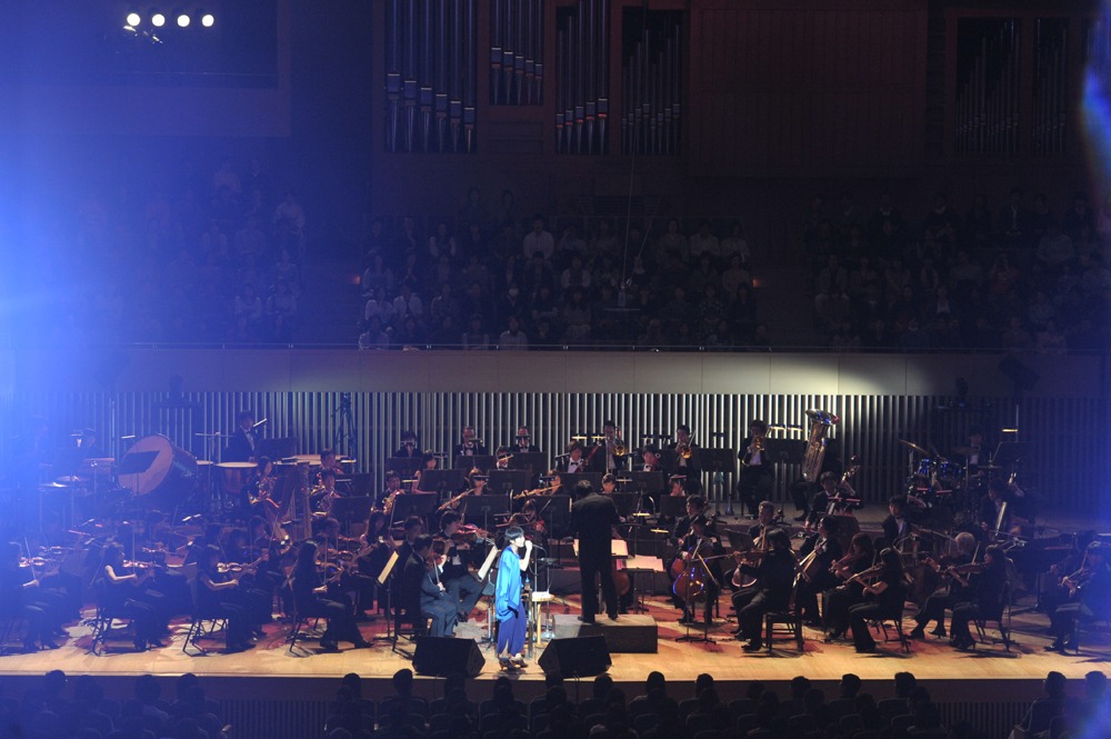「シンフォニック・エヴォリューション with Salyu supported by ゼロホーム」の模様。