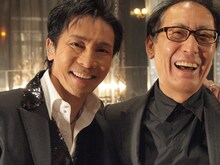 「デンジャラー☆」収録後の郷ひろみと郷ひろみ×武部聡志音楽監督。