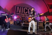 「NICO Touches the Walls FREE LIVE in 代々木公園」の様子。