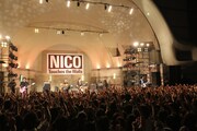 「NICO Touches the Walls FREE LIVE in 代々木公園」の様子。