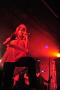 数々の伝説的ロックバンドが出演した新宿LOFTにパワフルな歌声を響かせた柴田あゆみ。