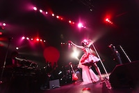 3月に東京・SHIBUYA-AXで行われたアーバンギャルドのワンマンライブの模様。