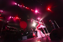 3月に東京・SHIBUYA-AXで行われたアーバンギャルドのワンマンライブの模様。