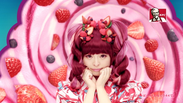 CM「クラッシャーズ『きゃりー、妄想中』」編のワンシーン