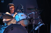 澤村小夜子（Dr）（photo by 上飯坂一）