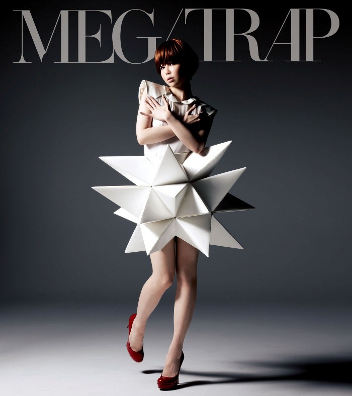 シングル「TRAP」初回限定盤ジャケット