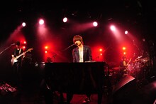 ライブハウスツアー「WEAVER Live House TOUR 2012『Piano Trio Philosophy ～do YOU ride on No.66?～』」の渋谷CLUB QUATTRO公演の様子。