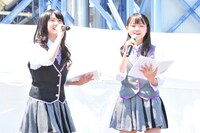 イベントMCを務めた樋口日奈、伊藤万理華（写真左から）。