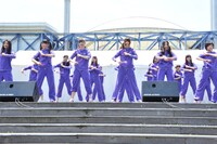 「乃木坂の詩」を披露する乃木坂46。