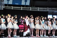 ステージ上に勢揃いしたこの日の出演メンバー。