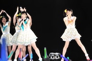 「アイシテラブル!」を披露するSKE48。