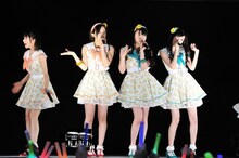 「アイシテラブル！」を披露するSKE48。