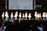 「アイシテラブル！」を披露するSKE48。