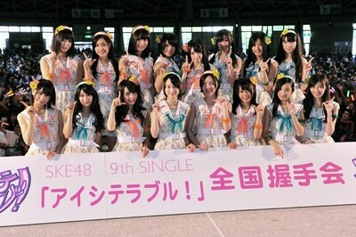 「アイシテラブル！」発売記念全国握手会のフォトセッションより。
