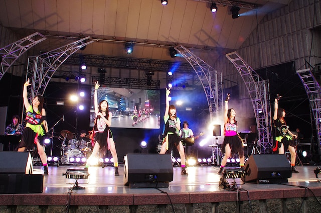 「東京女子流 2nd JAPAN TOUR 2012 ～Limited addiction～ CONCERT*03『Rock you!』」の様子。