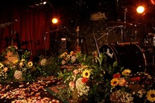 「UNLIMITS UNPLUGGED」のために用意された華やかなステージ。