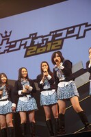 「キングオブコント2012」への意気込みを語る近藤里奈（写真手前）。