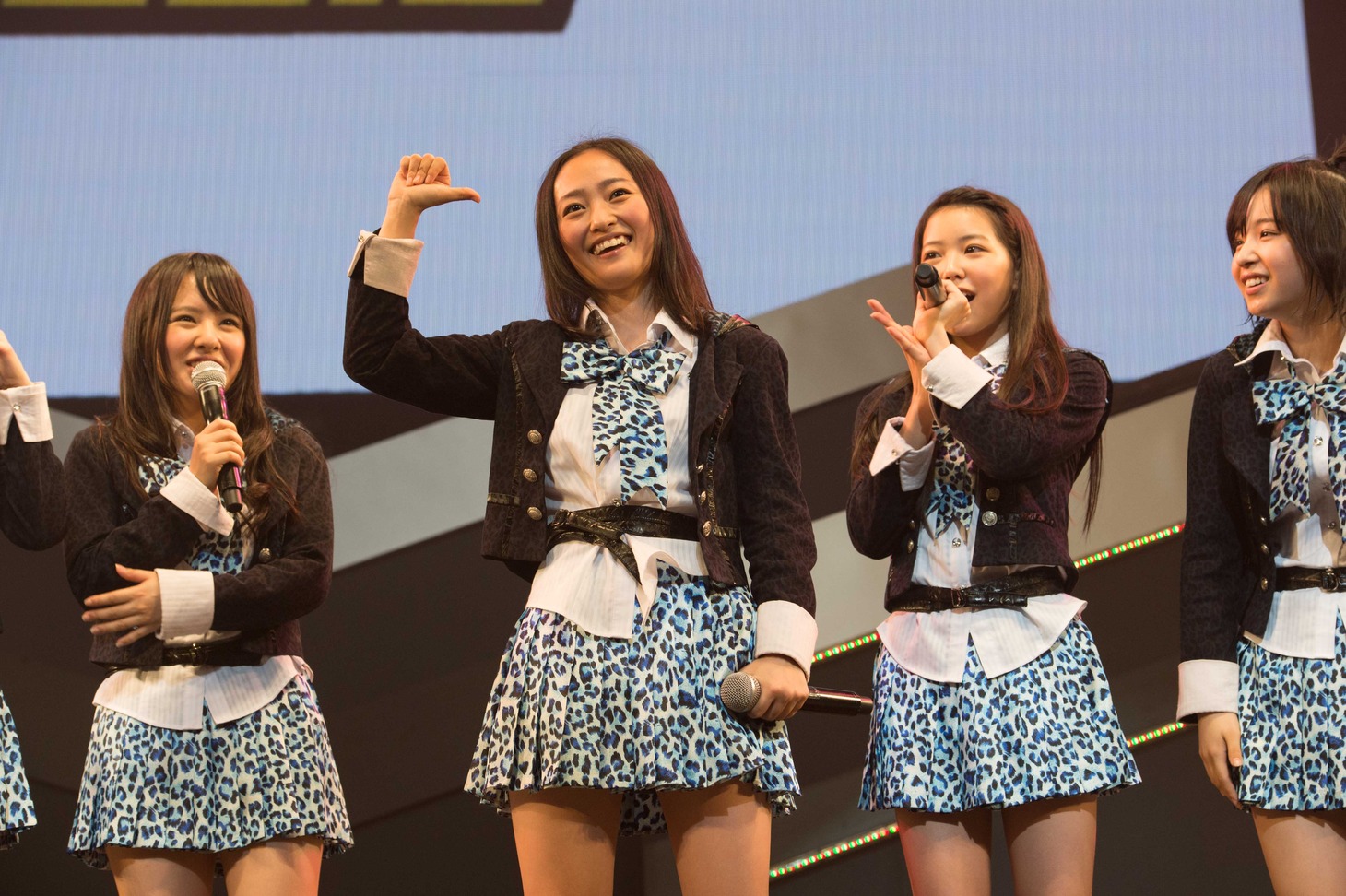 「キングオブコント2012」への参戦が決まった小谷里歩（写真手前）。