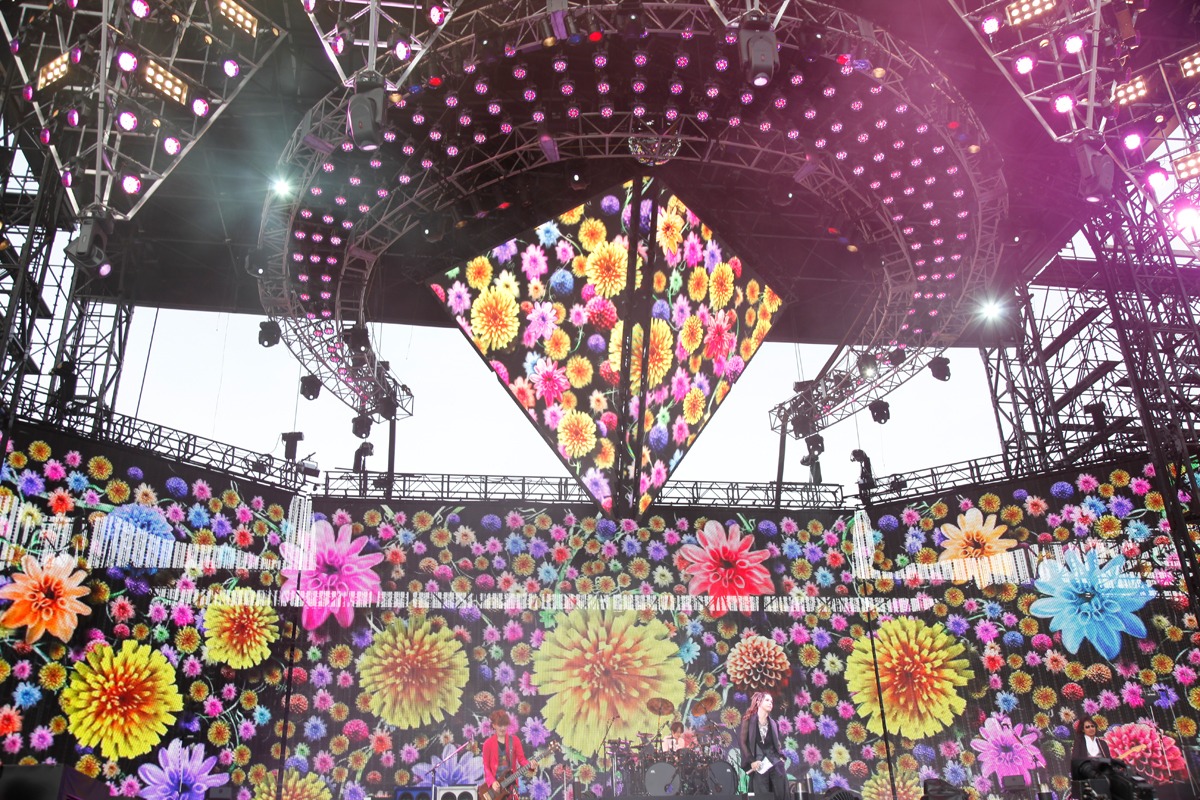 写真は19日公演の模様。