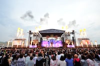 写真は20日公演の模様。