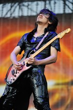 20日公演のken（G）。