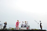 19日公演、サブステージで演奏する4人。