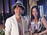 スタジオライブ収録後のナオト・インティライミ（写真左）と宮本笑里（右）。