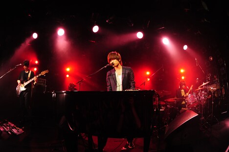 「Piano Trio Philosophy ～do YOU ride on No.66?～」渋谷CLUB QUATTRO公演の模様。