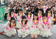 名古屋のエビ中ファミリーとともに記念撮影。