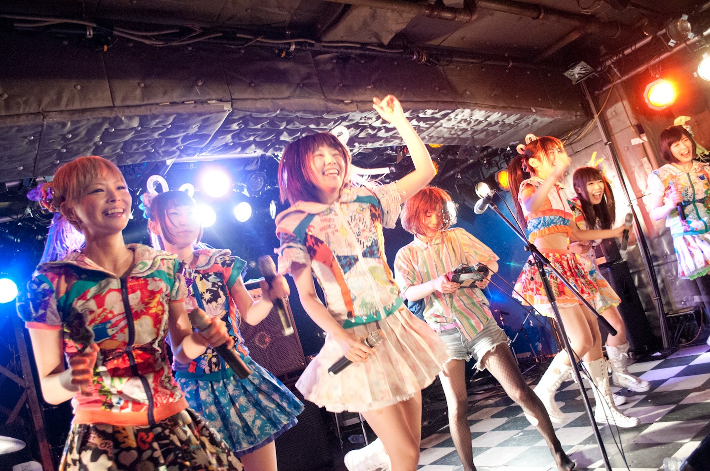 後藤まりことでんぱ組.incによるセッションの模様。（Photo by eisuke asaoka）