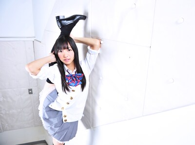 特集カットの撮影時には、得意の“I字バランス”を披露してもらった。