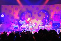 ライブパフォーマンスの様子。