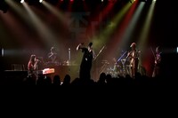 2012年5月30日に公開されるShing02「歪曲巡礼」からのワンシーン。