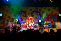 ライブパフォーマンスの様子。