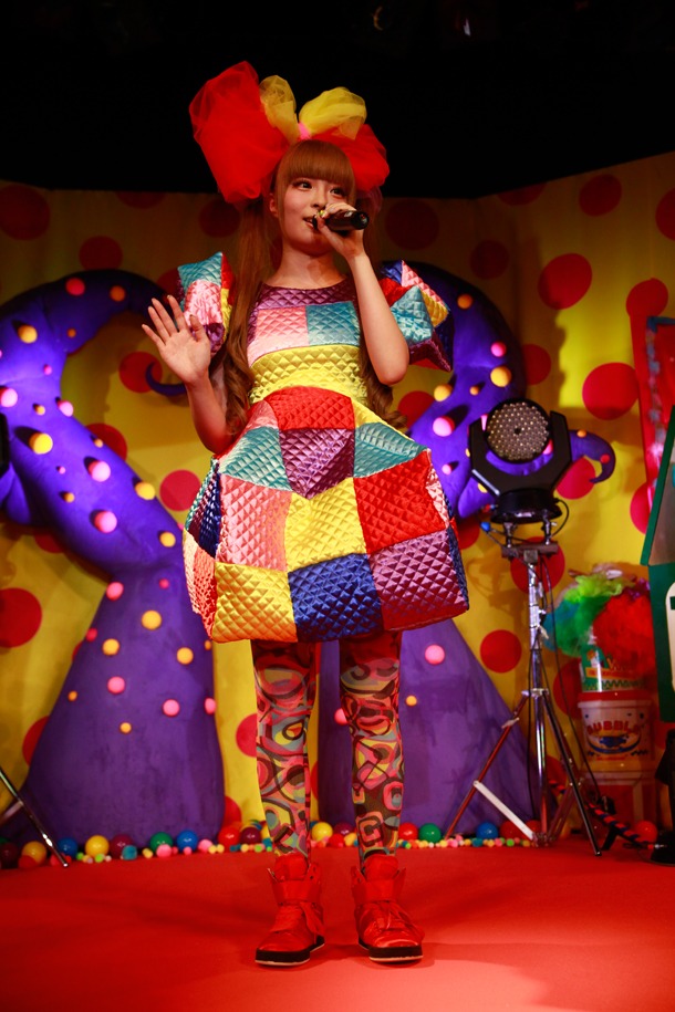 ライブパフォーマンスの様子。