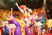 ライブパフォーマンスの様子。