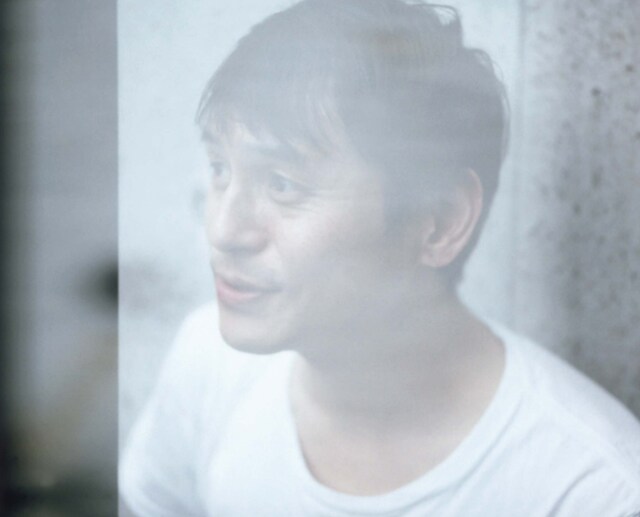 6月に本名名義でのソロデビューアルバム「としみはとしみ」をリリースした渡辺俊美。