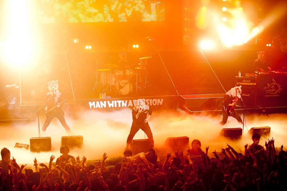 「DON'T FELL THE DISTANCE～8カ所だョ！全員集合 ONE MAN TOUR～」SHIBUYA-AX公演の様子。