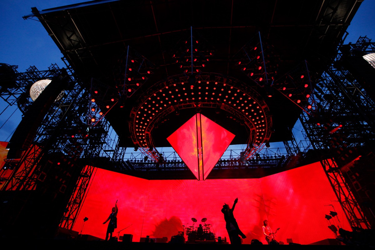 今週の人気の画像8位は「L'Arc-en-Ciel、世界ツアー集大成公演に11万人熱狂」より、会場の様子。